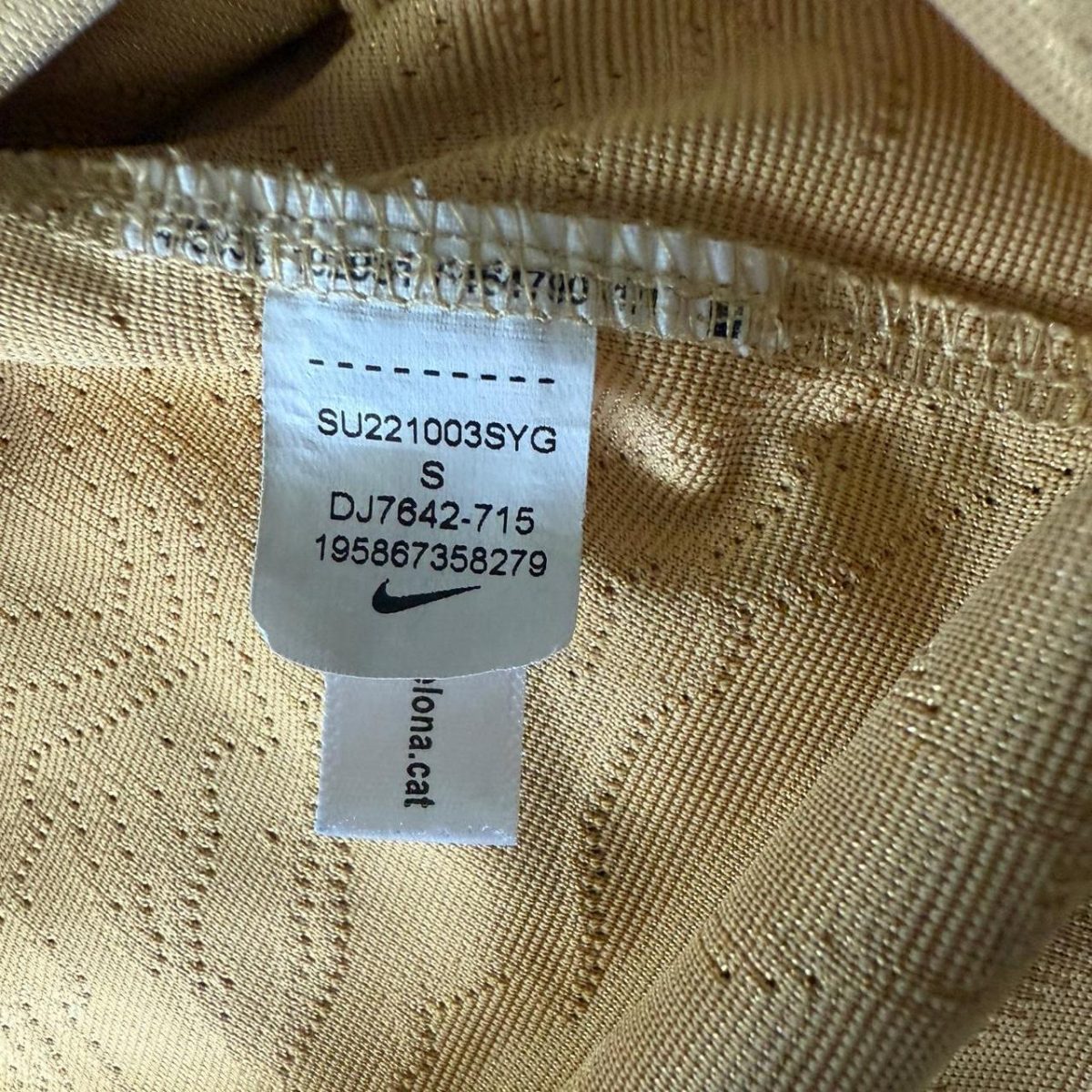 Nike Men's Tan and Yellow T-shirt - Image 5