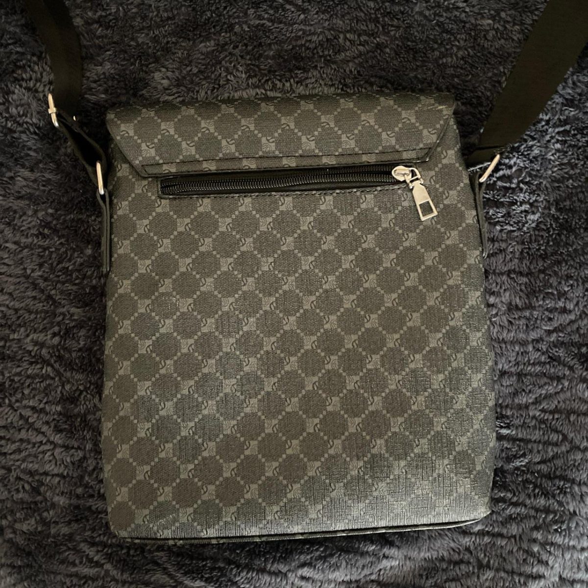 Black unisex messenger bag - Image 3