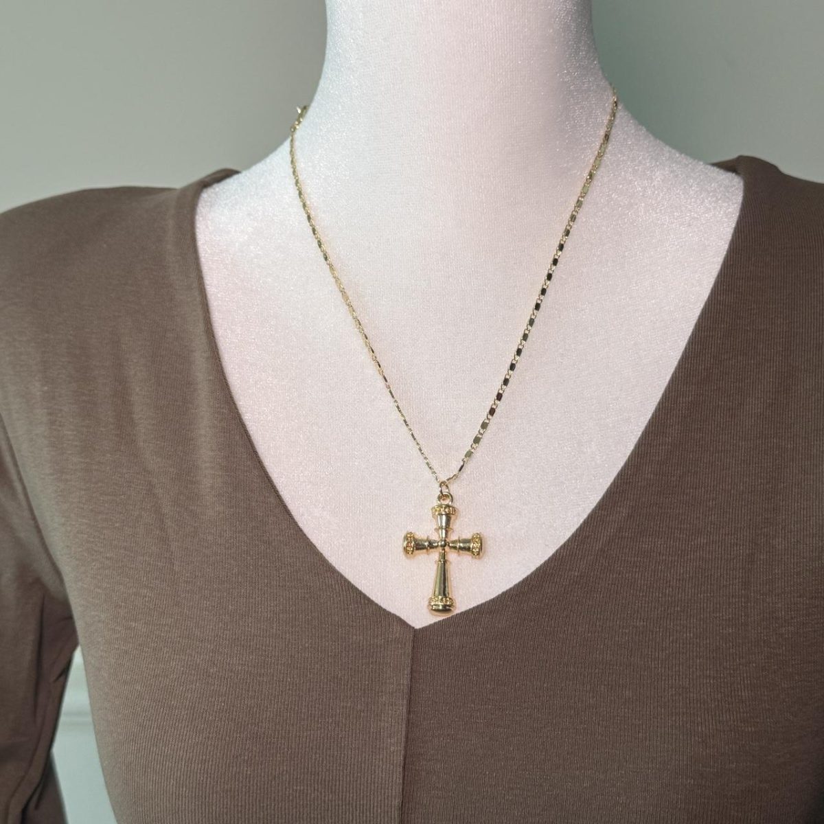 Gold tone cross pendant necklace - Image 1