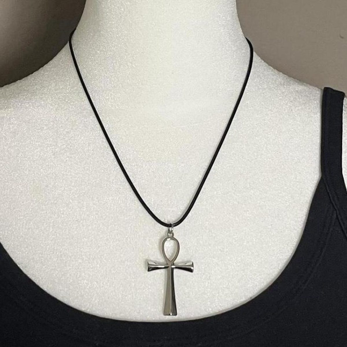 Gold necklace - Image 1
