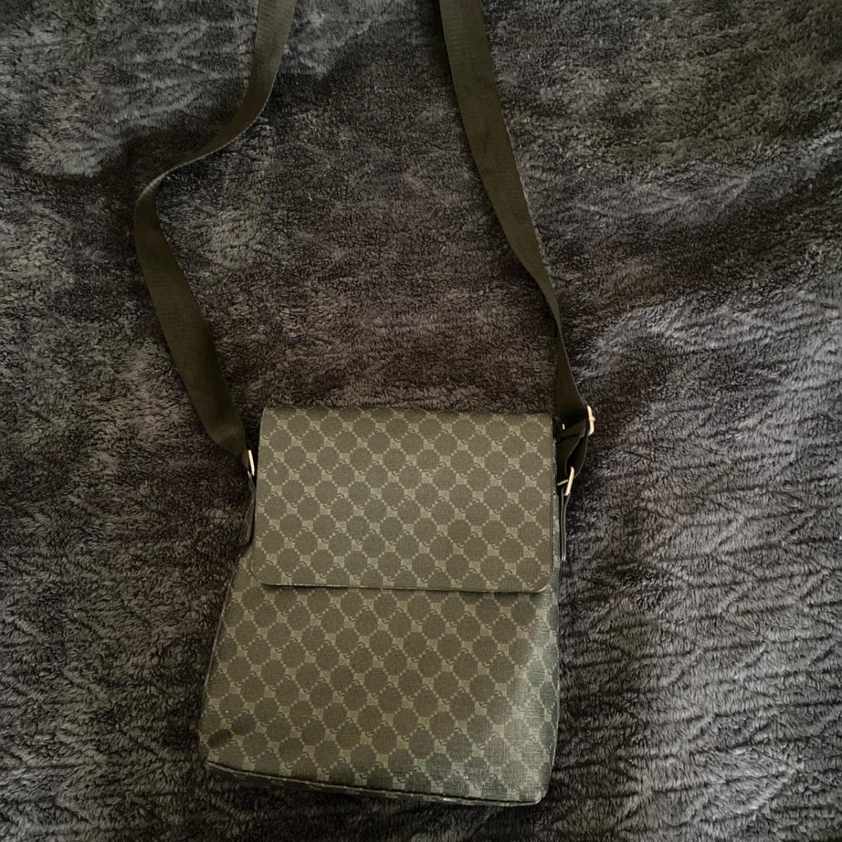 Black unisex messenger bag - Image 1