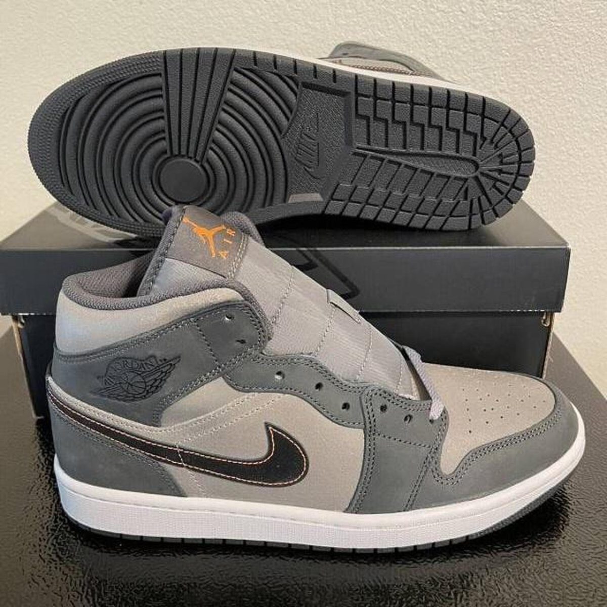 Jordan Men's Trainers - Image 1